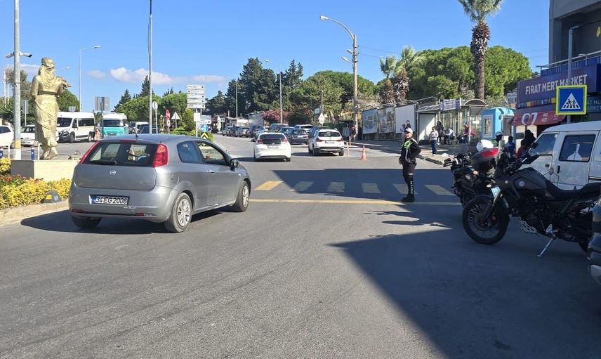 Çeşme'de yaya geçidine dikkat çekmek için denetim yapıldı