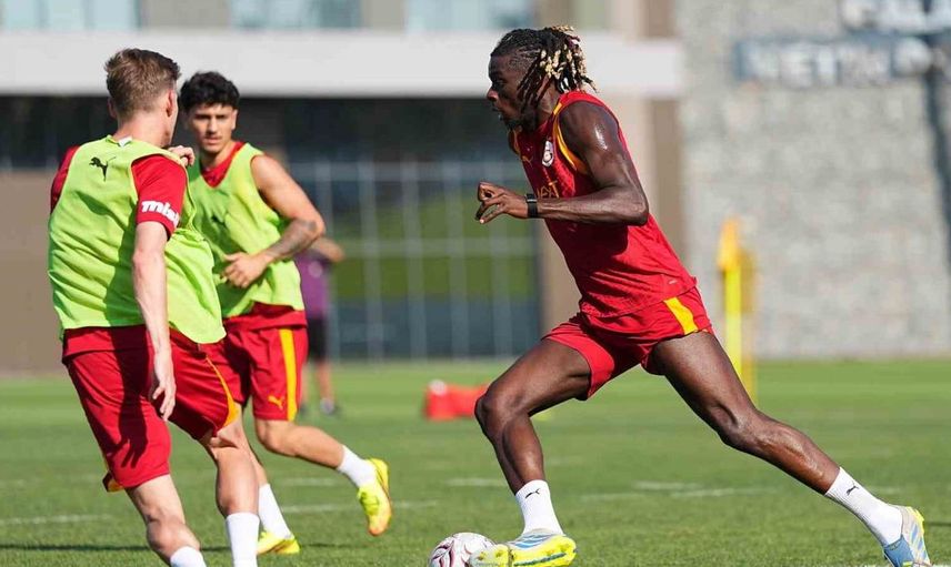 Galatasaray, yeni sezon hazırlıklarına çift antrenmanla devam etti
