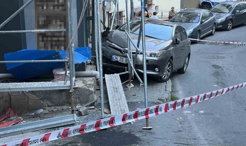 Şişli’de otomobilin kontrolden çıkması sonucu bir kişi yaralandı
