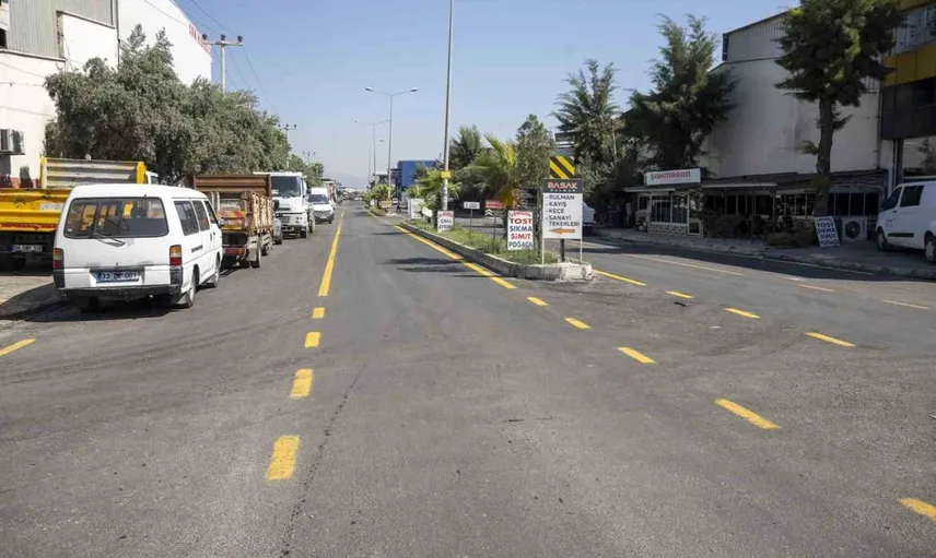 Mersin'de tırmıl sanayi sitesinin yolları 20 yıl sonra baştan aşağı yenilendi