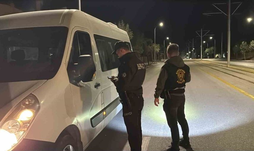 Eskişehir'de asayiş ve trafik denetimleri 100 polisle gerçekleştirildi