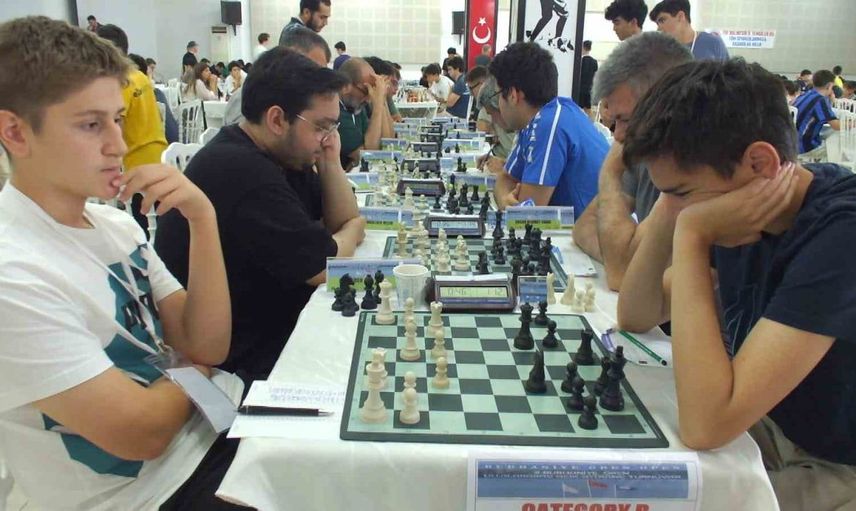 Balıkesir’de uluslararası burhaniye ören açık satranç turnuvası başladı