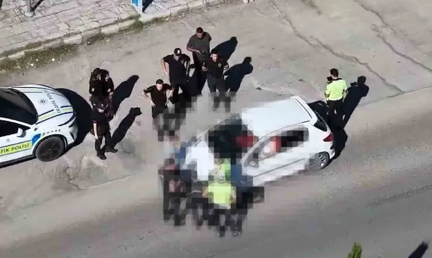 Trafik denetimi sırasında yer değiştiren sürücünün dikkati dronla kaydedildi