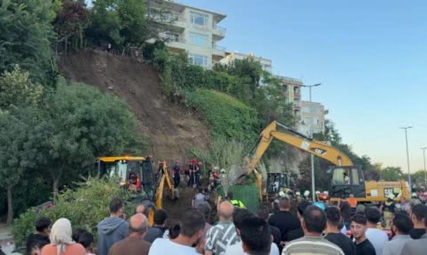 Büyükçekmece Mimar Sinan Sahili’nde toprak kayması