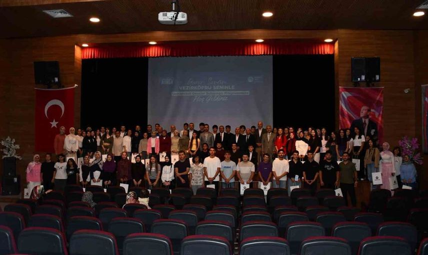 Vezirköprü'de üniversiteyi kazanan öğrencilere özel uğurlama etkinliği