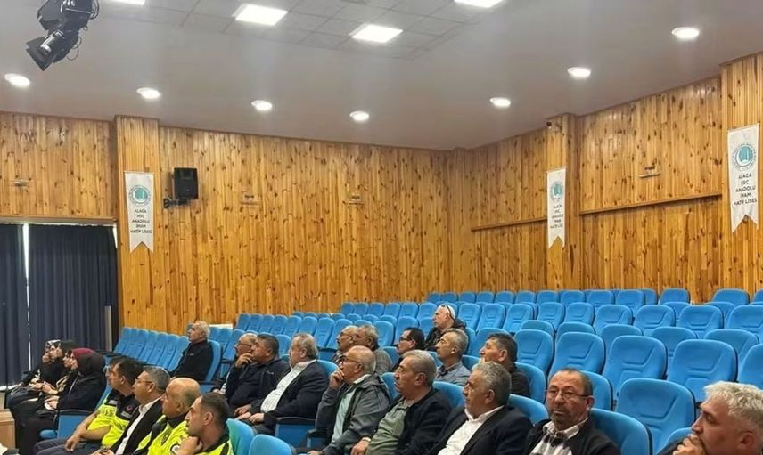 Alaca'da okul servisi sürücüleri için trafik eğitimi yapıldı