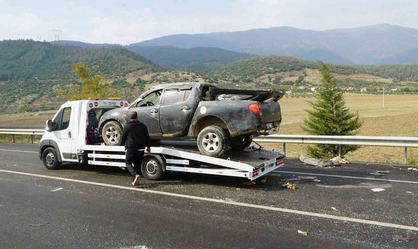 Gaziantep'te kontrolden çıkan araç karşı yola uçtu: Dört kişi hastaneye kaldırıldı