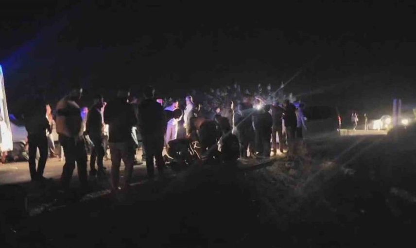 Şanlıurfa'da otomobil tahliye kanalına devrildi, 3 kişi hastaneye kaldırıldı