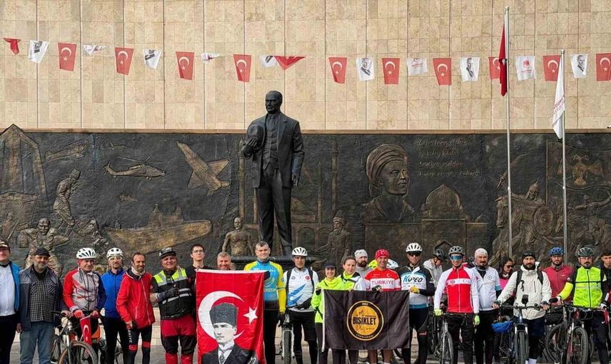 Cumhuriyet coşkusunu pedallayarak kutladılar: Manisa'da 103 kilometre bisiklet turu