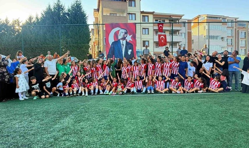 Bilecik Koleji kız futbol takımı, ilk maçında rakibini farklı geçti