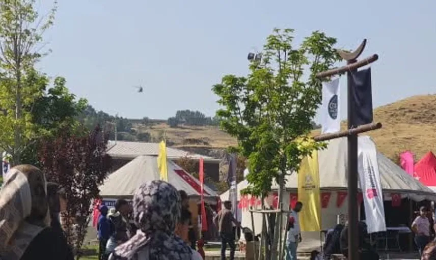 Ahlat semalarında unutulmaz Çelik Kanatlar gökyüzünü süsledi