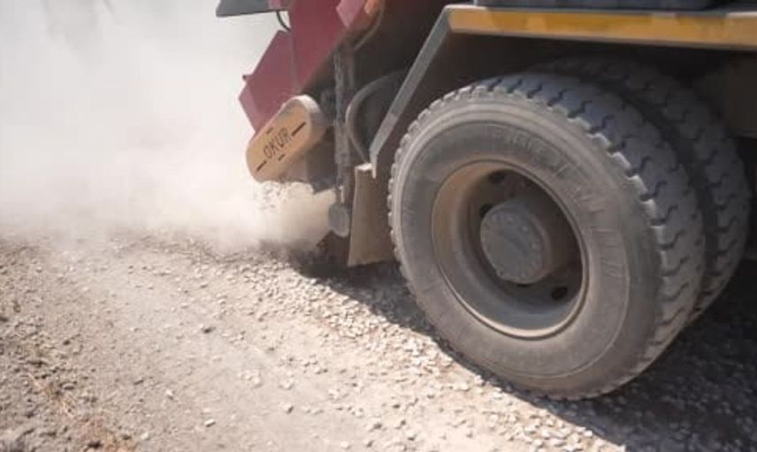 Şehzadeler'de çiftçinin beklediği yol yenilendi