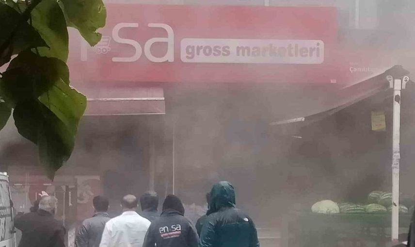 Kocaeli'de market deposunda çıkan yangın paniğe neden oldu