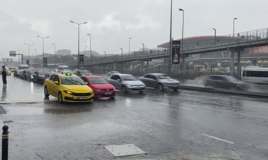 İstanbul'da yağış etkisini artırarak devam ediyor