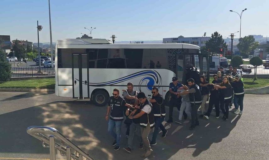 Karaman'da sokak güvenliğini sağlamaya yönelik operasyon: 10 tutuklama