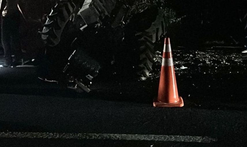 Eskişehir-Ankara yolunda kamyon ve traktör çarpıştı: 1 kişi hastaneye kaldırıldı