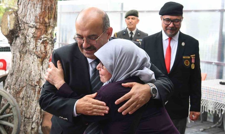 Vali İsmail Ustaoğlu'ndan gazilere anlam dolu bir ziyaret