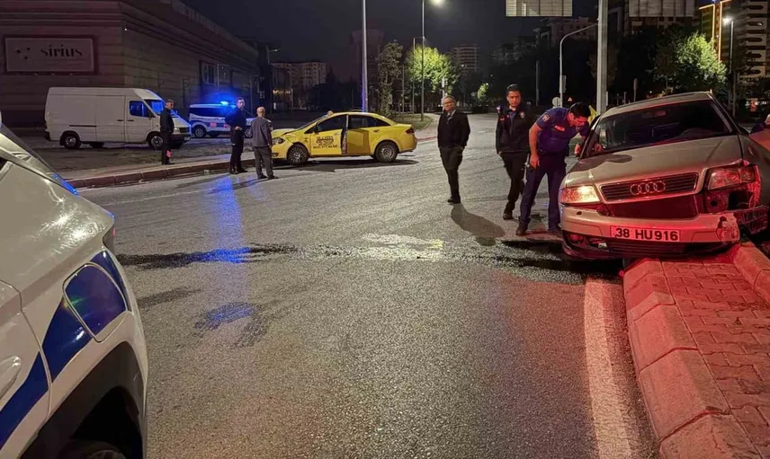 Kayseri'de taksi ve otomobil çarpıştı: Yaralı sayısı 1
