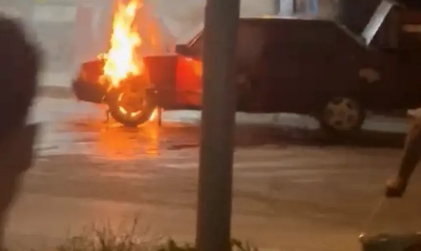 Gaziantep'te park halindeki otomobilde yangın paniği