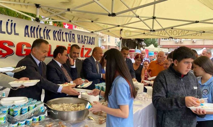 Sinop'ta ahilik haftası kutlaması: yılın ahisi kaftanını giydi