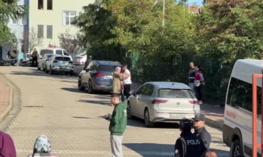 Başakşehir'deki ortaokulda kargaşa: Bıçaklı kavga sonrası veliler alarma geçti