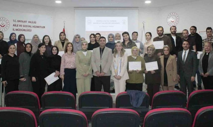 Bayburt'ta sosyal hizmet personeline psikolojik destek eğitimi verildi