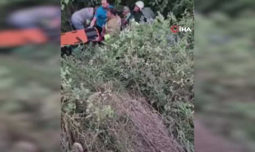 Hatay'da dereye uçarak hurdaya dönen Tofaş otomobilin sürücüsü yaralandı