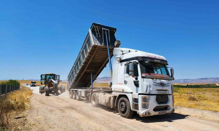 Malatya'da iki önemli yol aksında eş zamanlı çalışmalar sürüyor