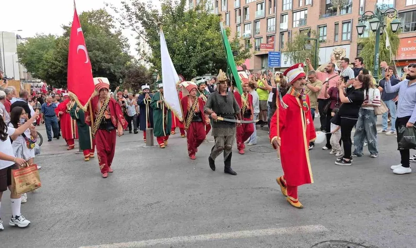 Yörük yürüyüşünde mehteran coşkusu: Bir adamın mutluluğu göz kamaştırdı