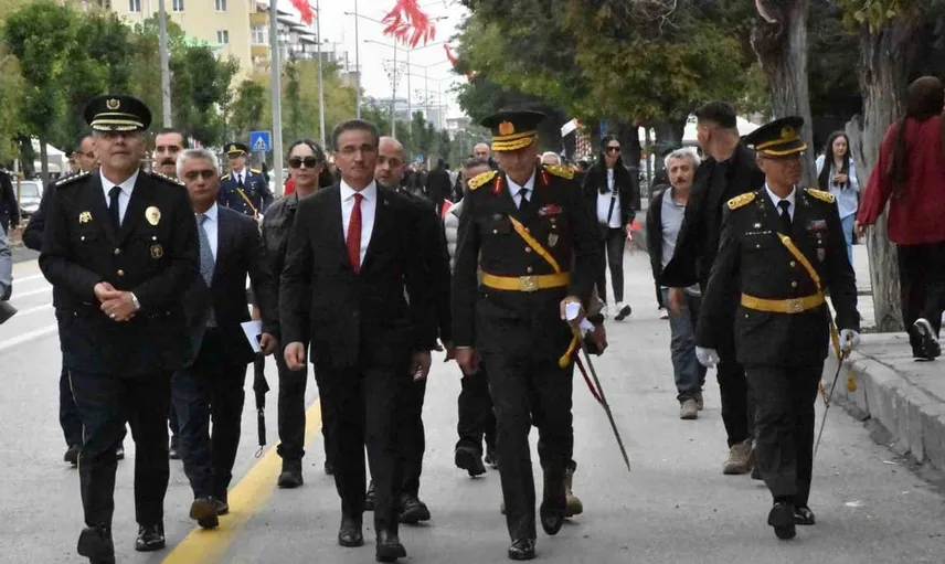 30 Ağustos Zafer Bayramı'nda vatan sevgisi vurgusu: Erzurum Valisi Aydın Baruş'tan mesaj