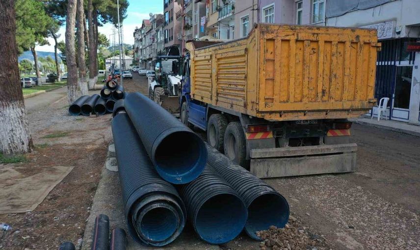 Perşembe'de yağmur suyu hattı çalışmaları hız kazandı