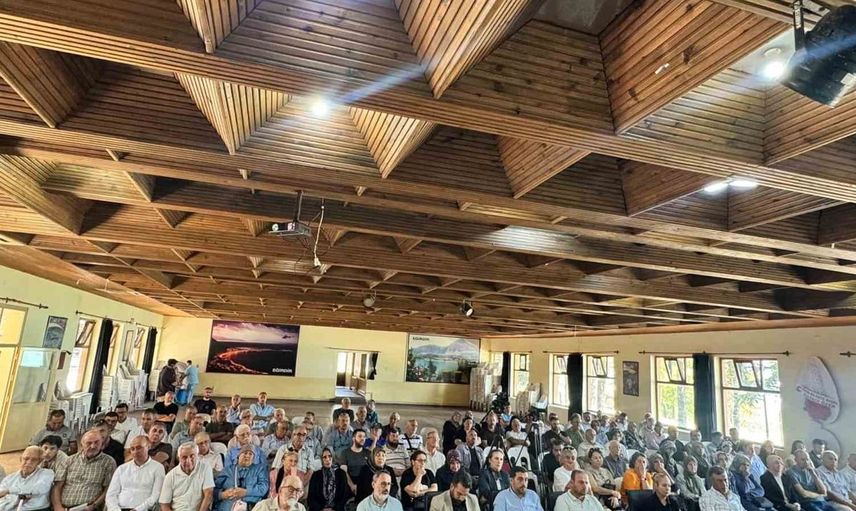 Isparta'da kayaların tehdit ettiği mahallenin geleceği masaya yatırıldı