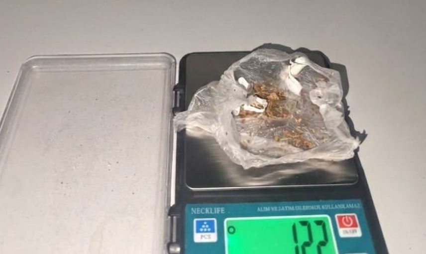 Kozan'da gerçekleştirilen denetimlerde silah ve uyuşturucu bulundu