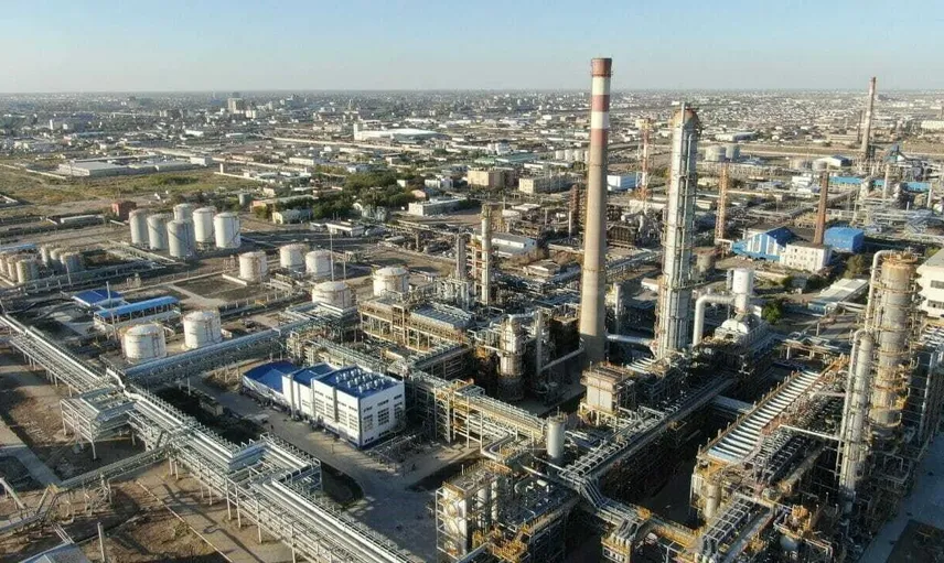 Kazakhstan'daki petrol rafinerisinde yangın: can kaybı yok, yangın kontrol altında
