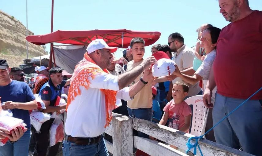 Ege’nin pehlivan boğaları Germencik’te arenaya çıktı