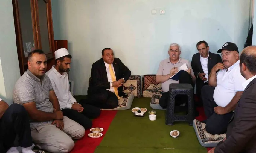 Milletvekili Öz, muhtarların sorunlarını dinlemek üzere Narman'da buluştu