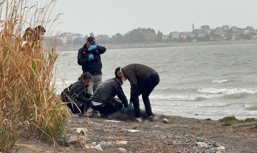 Eğirdir Gölü kenarında kimliği belirsiz erkek cesedi bulundu