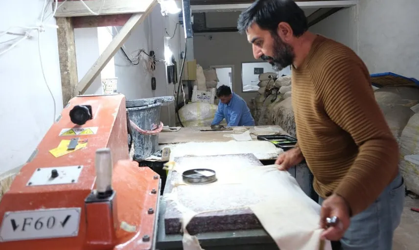 Norveç koyun derileri Erzincan’da geleneksel peynir tulumuna dönüşüyor