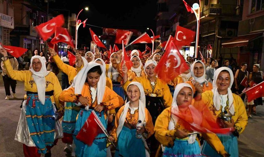 Demirci'de kurtuluş festivali start aldı: Kortej yürüyüşü coşku dolu anlara sahne oldu