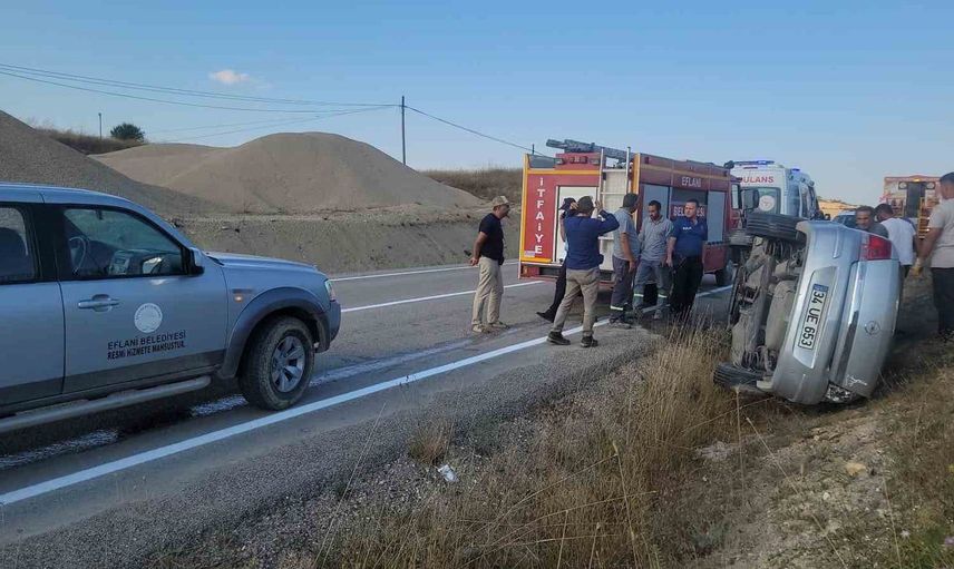 Karabük'te otomobil devrildi, 2 kişi yaralandı