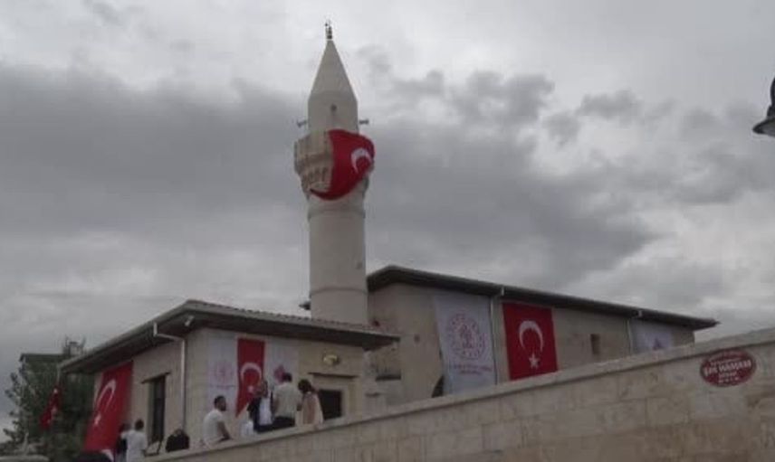 Gaziantep'te hasar gören tarihi cami yeniden ibadete açıldı