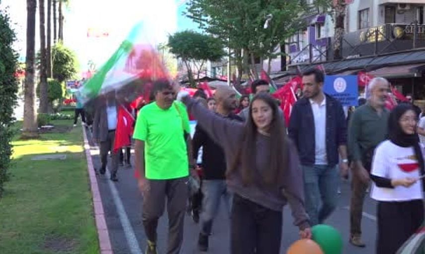 Alanya’da gazze için düzenlenen yürüyüşte binlerce kişi buluştu