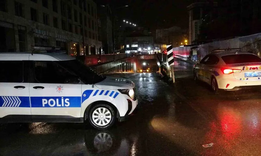 Malatya'da yağışlar ulaşımı olumsuz etkiliyor: Altgeçit kapatıldı