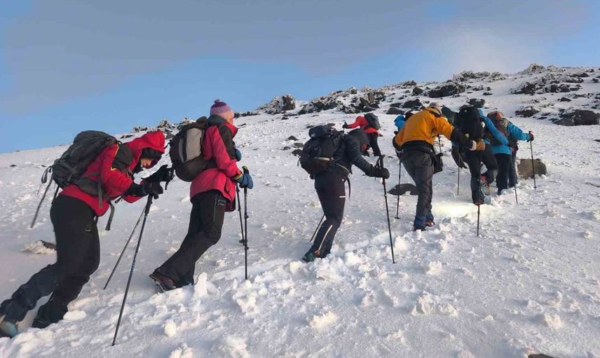 Yerli ve yabancı dağcılar ağrı dağı zirvesinde buluştu