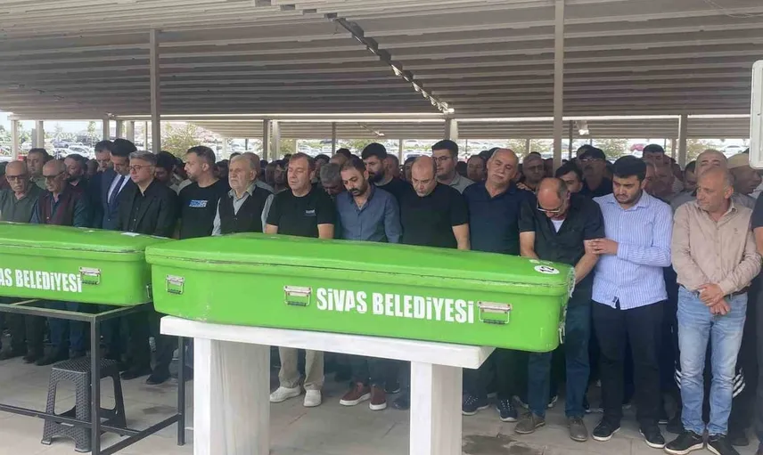 Sivas'taki minibüs kazasında hayatını kaybedenler defnedildi