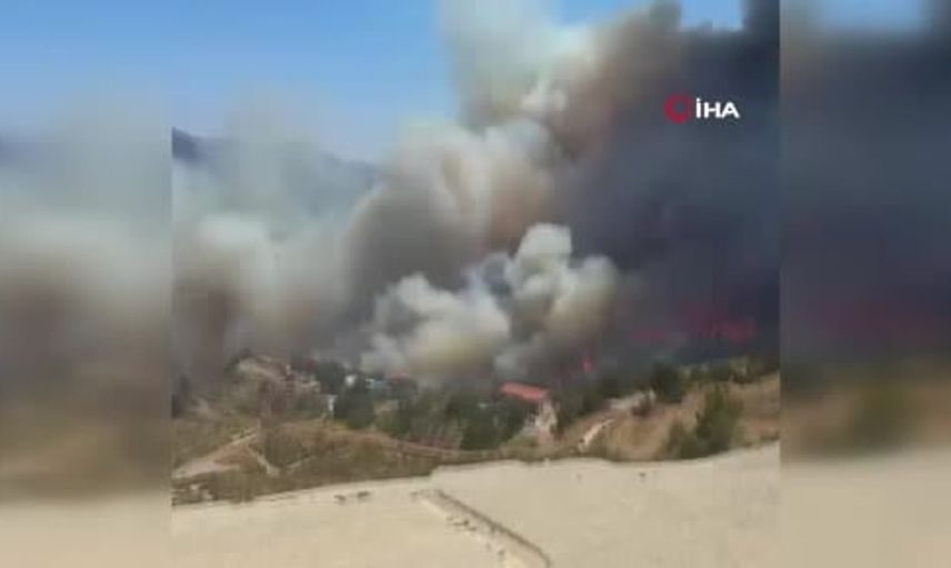 Kumluca ilçesinde ormanlık alanda yangın başladı