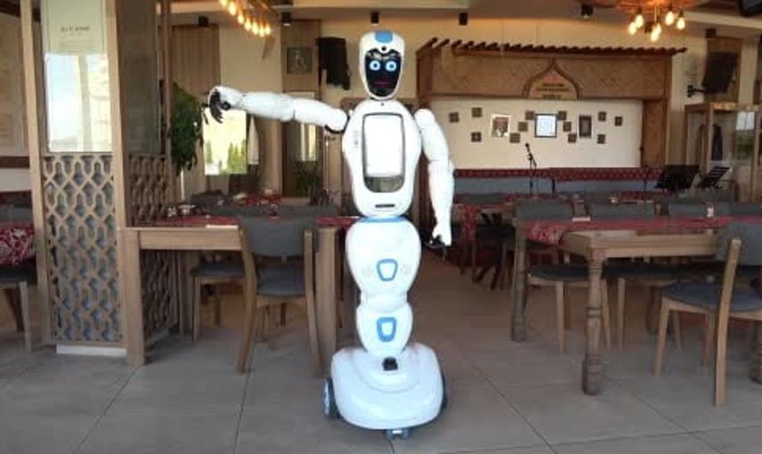 Erzurum'un robotu Şukufe, geleneksel lezzetlerle bağ kuruyor