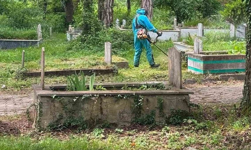 Kırsal alanlardaki mezarlıklar için kapsamlı bakım çalışmaları yapıldı