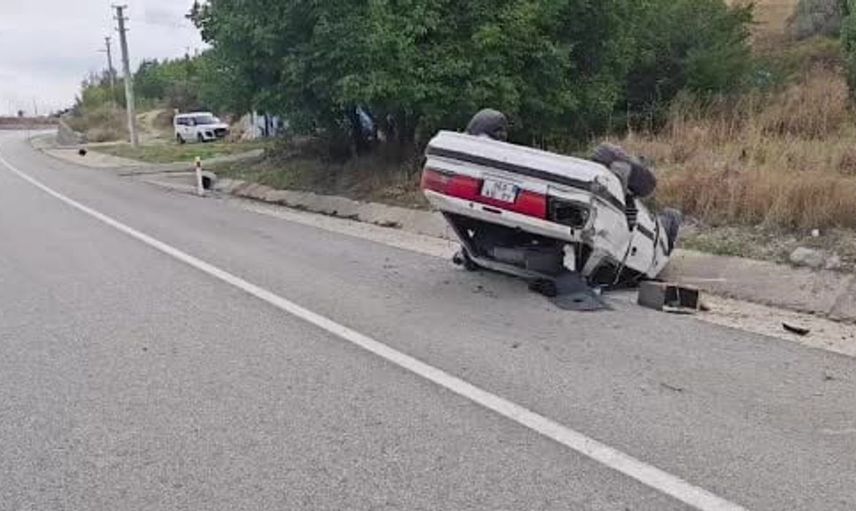 Isparta'da otomobilin devrilmesi sonucu 3 kişi yaralandı