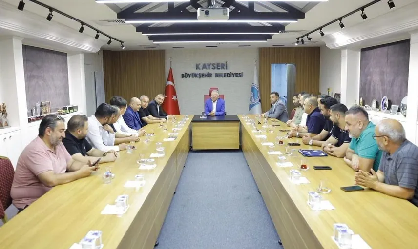 Kayseri'nin sporuna yeni bir yön: Başkan Büyükkılıç Erciyes 38 FK yönetimini kabul etti